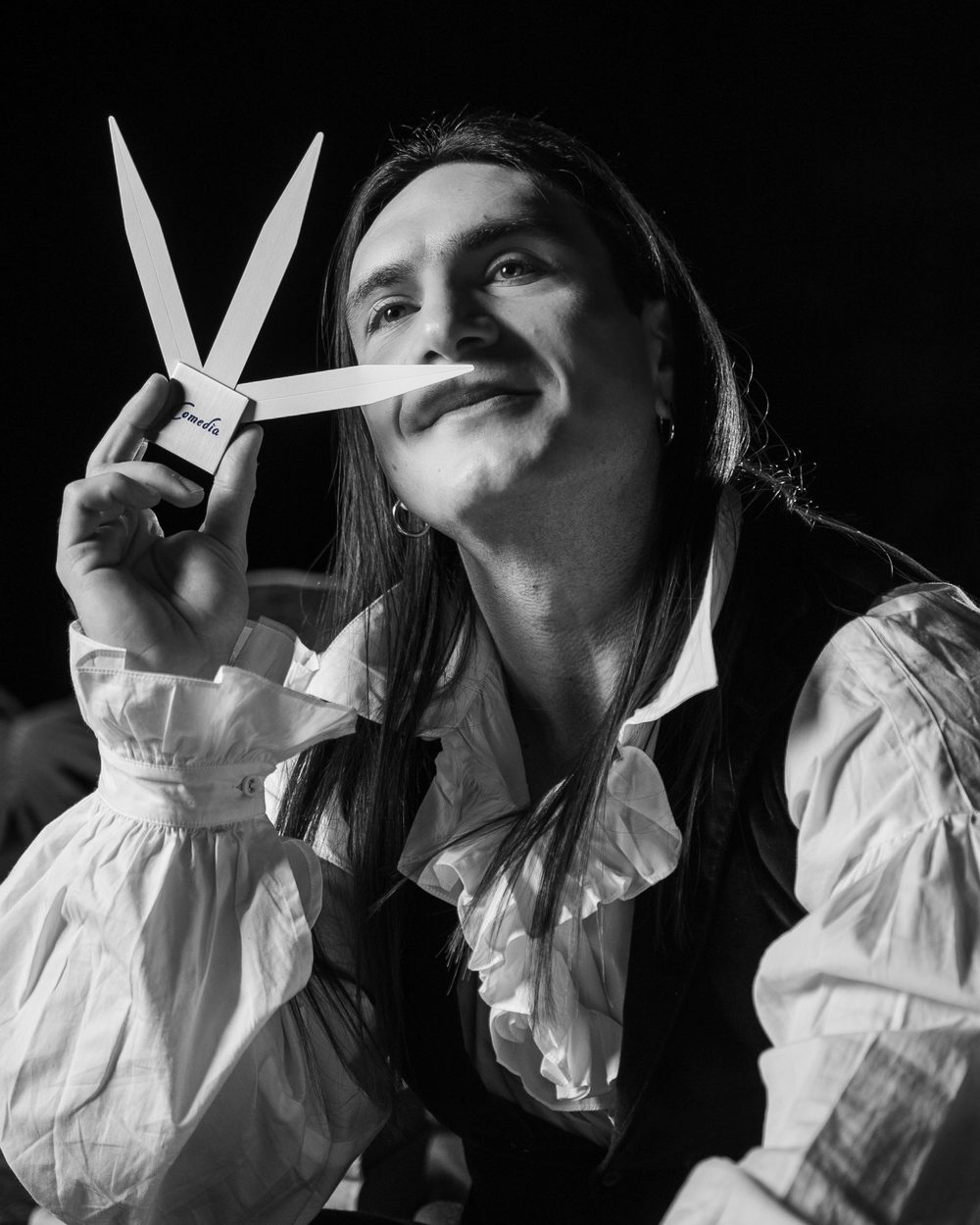 Edoardo Tacconi annusa tre mouillettes